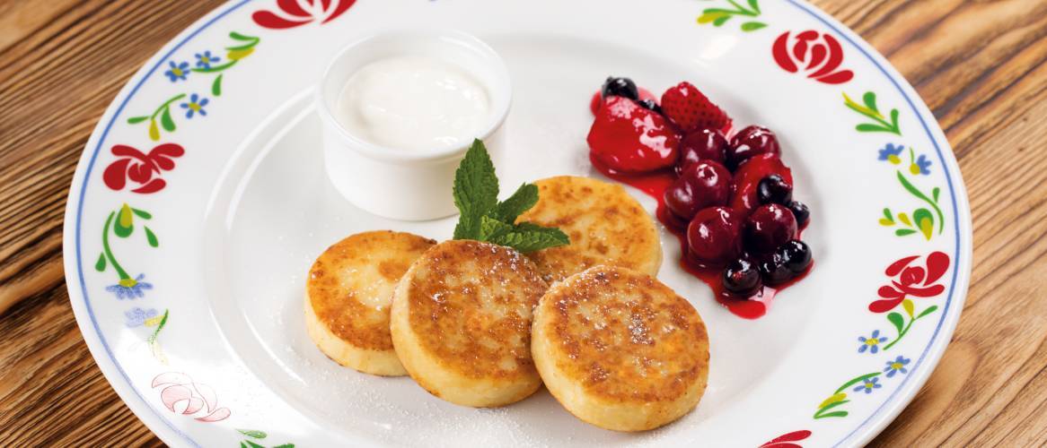Сырники с ягодным соусом